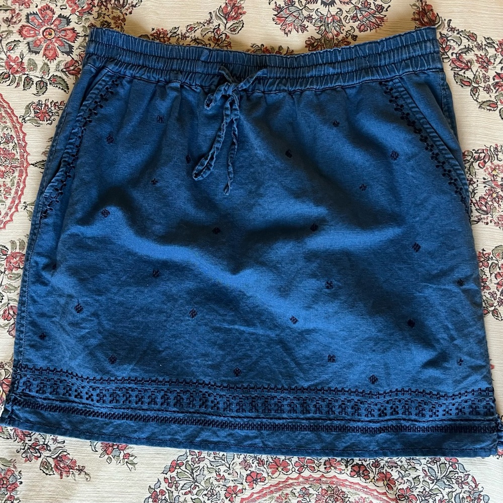 J Crew linen/cotton embroidered skirt